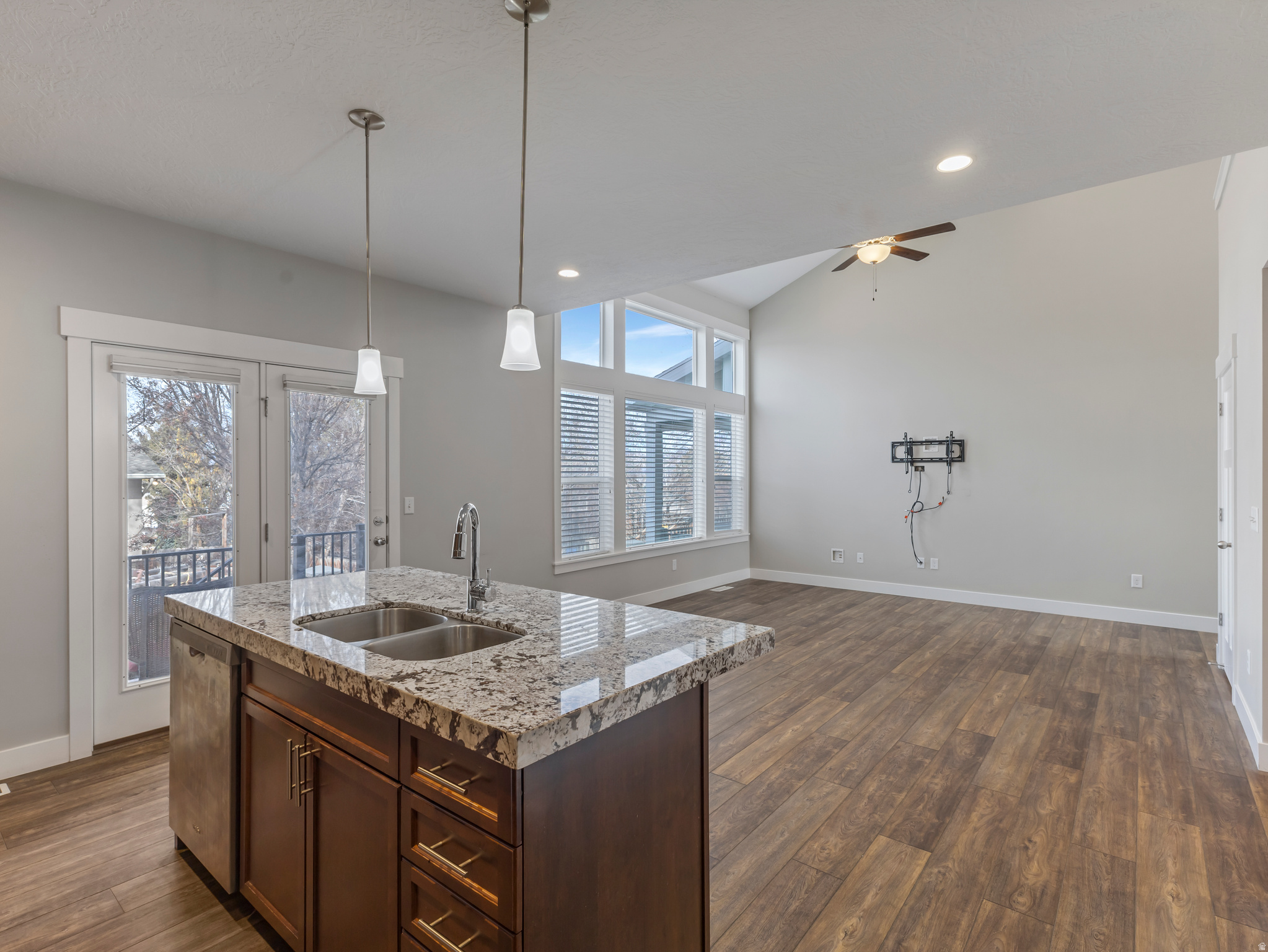 THE VILLAGES ON WINCHESTER - Residential