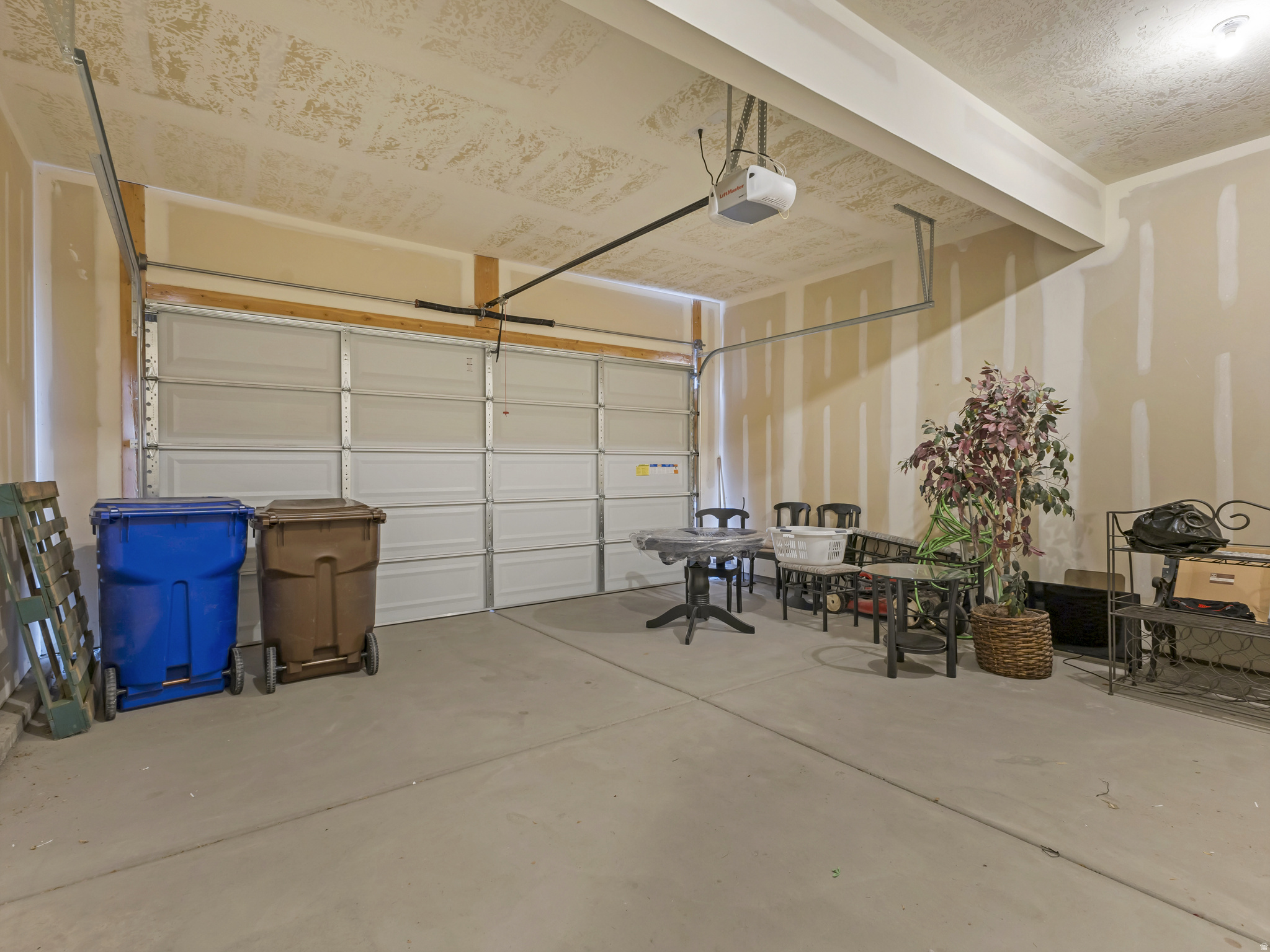 THE VILLAGES ON WINCHESTER - Residential