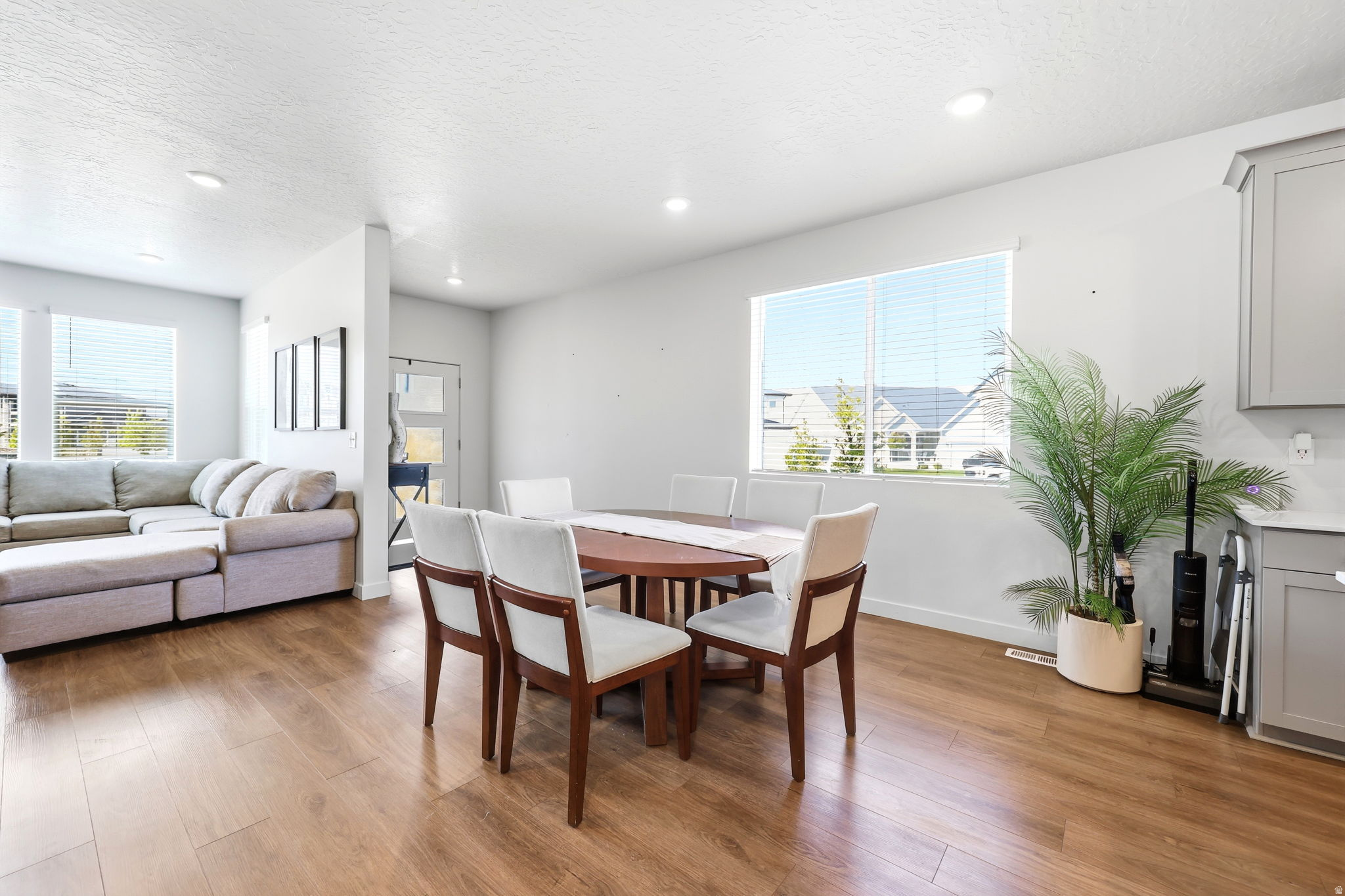 ESCALA - Residential