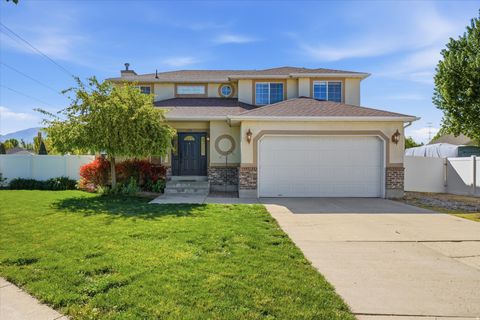 Photo of 1359 W PARKSIDE LN S, Layton, UT 84041 (MLS # 2153509)