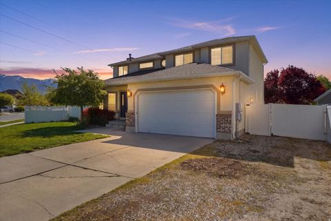 Tiny photo for 1359 W PARKSIDE LN S, Layton, UT 84041 (MLS # 2153509)