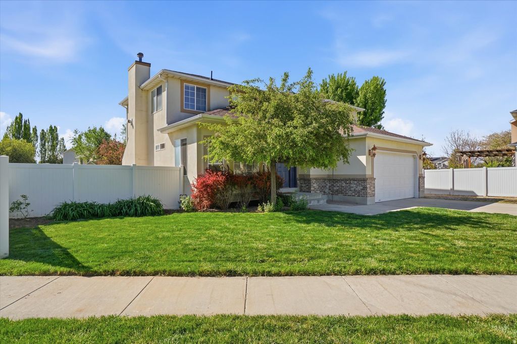 Photo of 1359 W PARKSIDE LN S, Layton, UT 84041 (MLS # 2153509)
