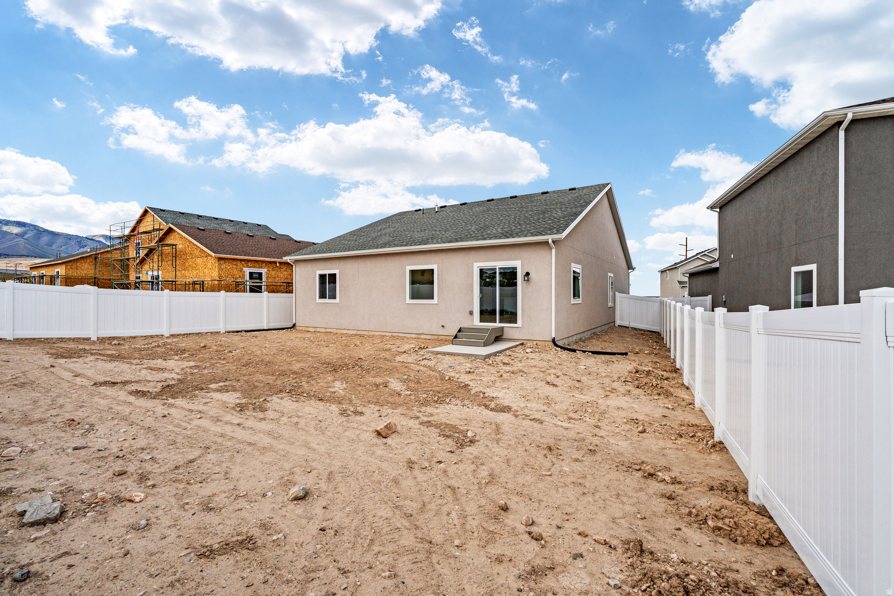 DESERT EDGE - Residential