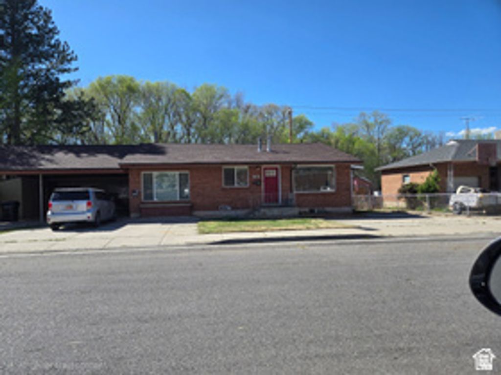 Photo of 490 S AVERETT AVE, Springville, UT 84663 (MLS # 2170180)