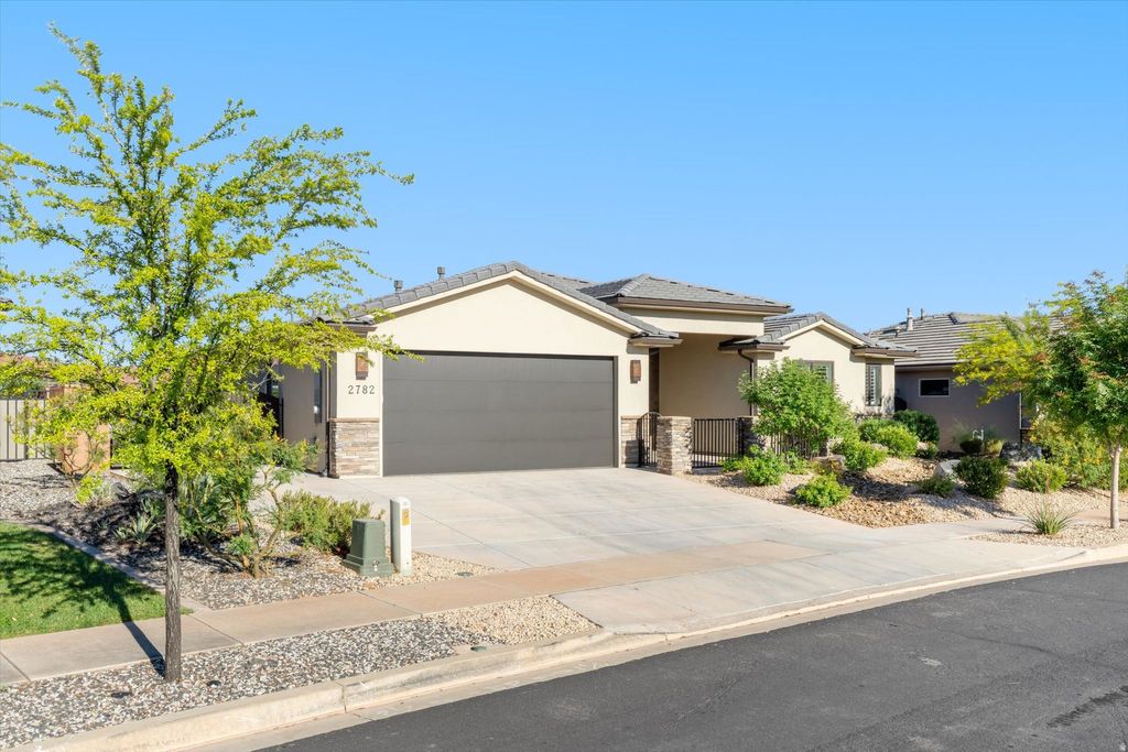 Photo of 2782 BELLA SOL DR, Santa Clara, UT 84765 (MLS # 2151523)