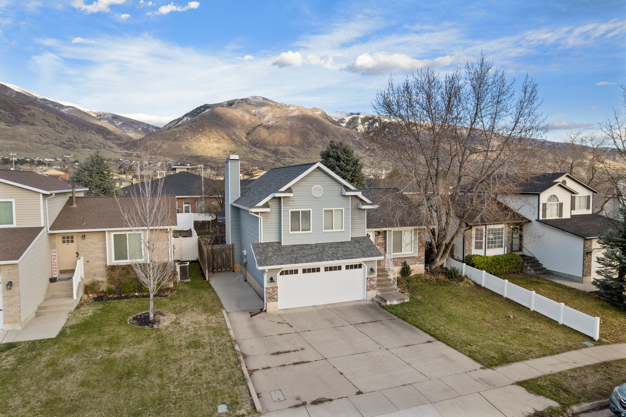 OAKRIDGE COUNTRY EST - Residential