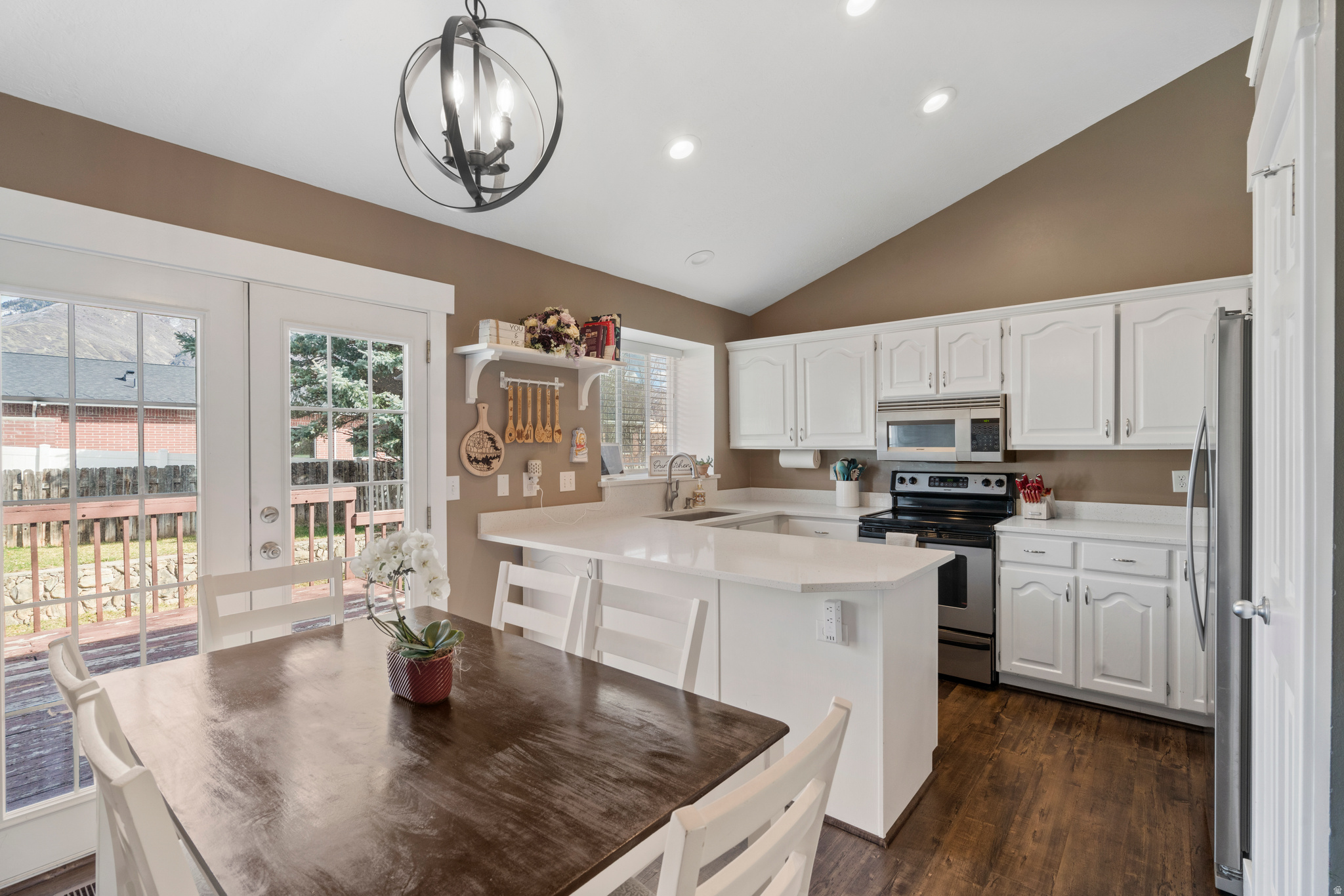 OAKRIDGE COUNTRY EST - Residential