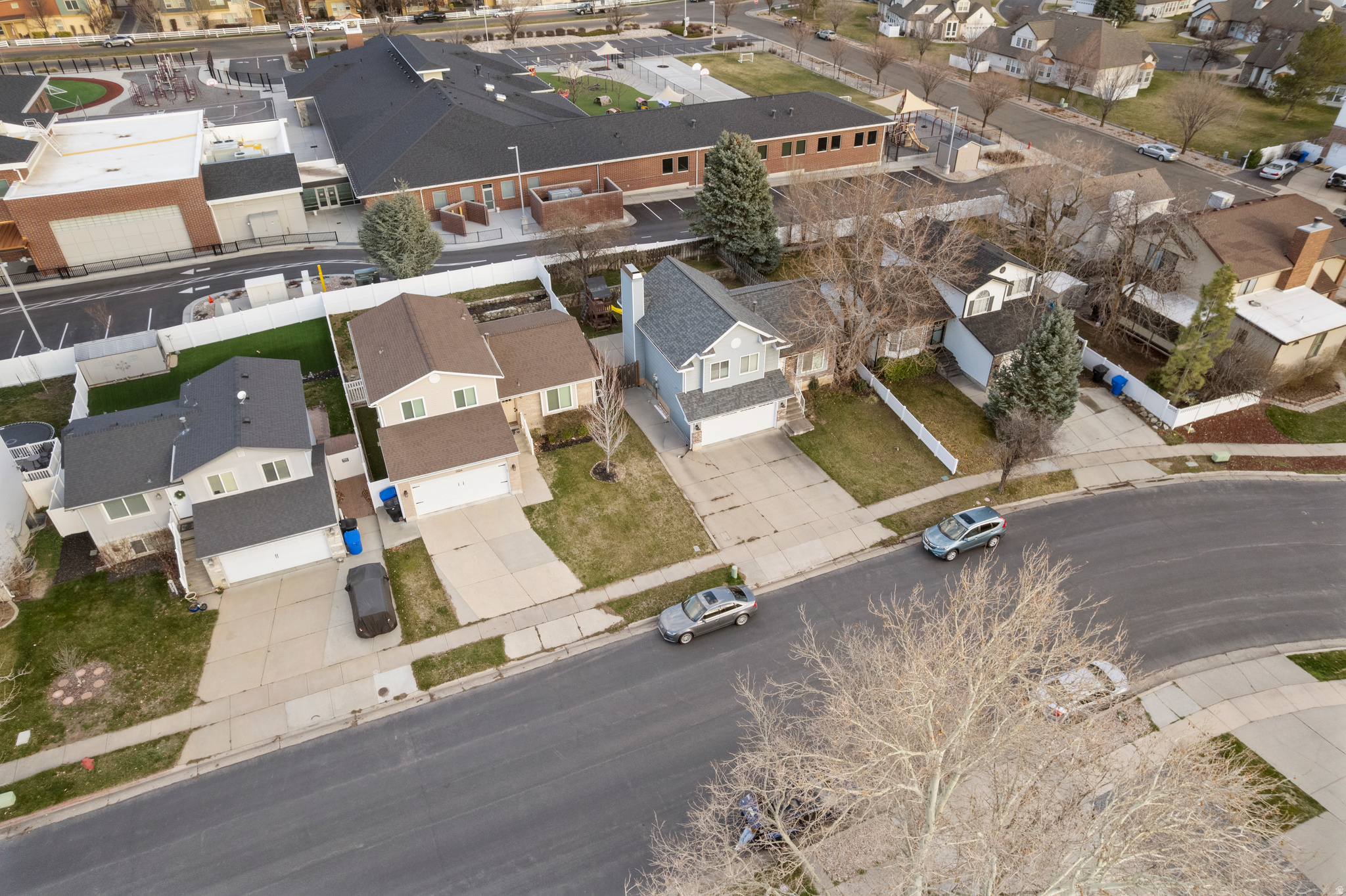 OAKRIDGE COUNTRY EST - Residential