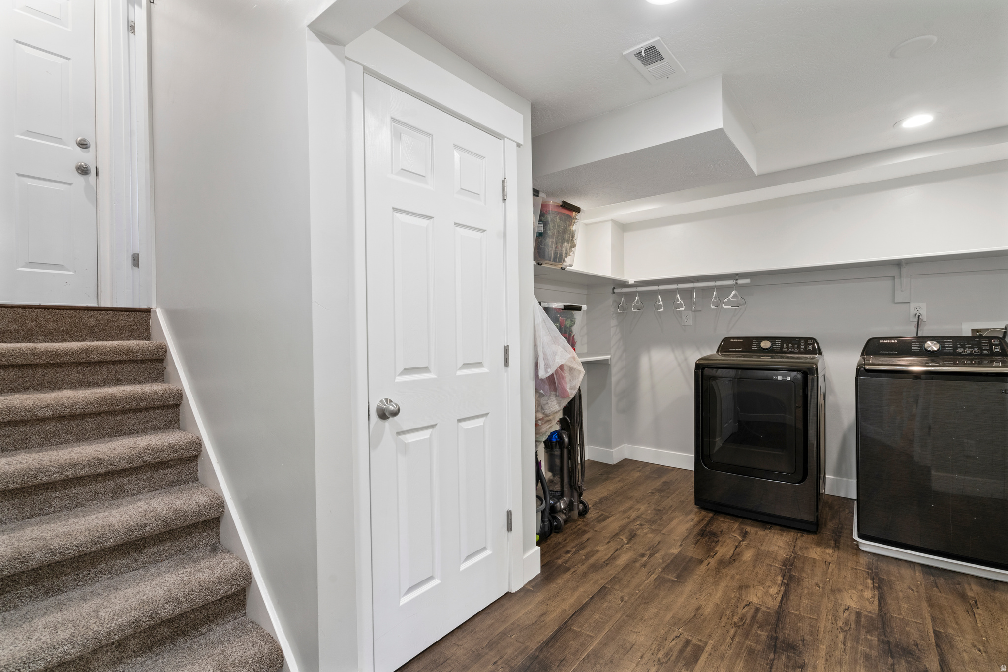 OAKRIDGE COUNTRY EST - Residential