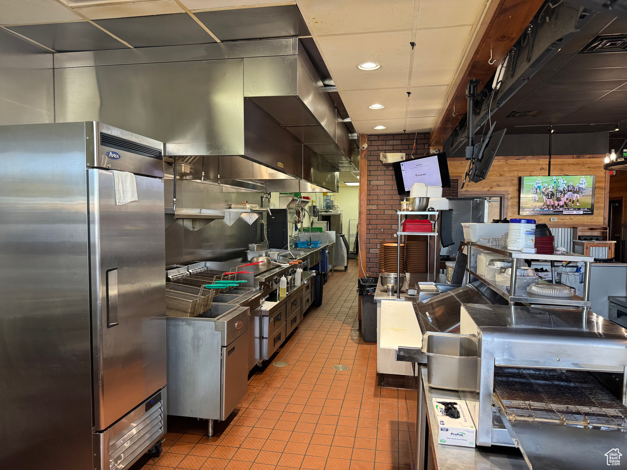 MEADOWS - Commercial Lease