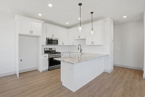 Tiny photo for 345 E 100 S, Santaquin, UT 84655 (MLS # 2141809)