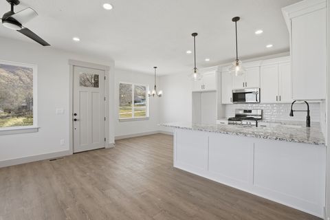 Tiny photo for 345 E 100 S, Santaquin, UT 84655 (MLS # 2141809)