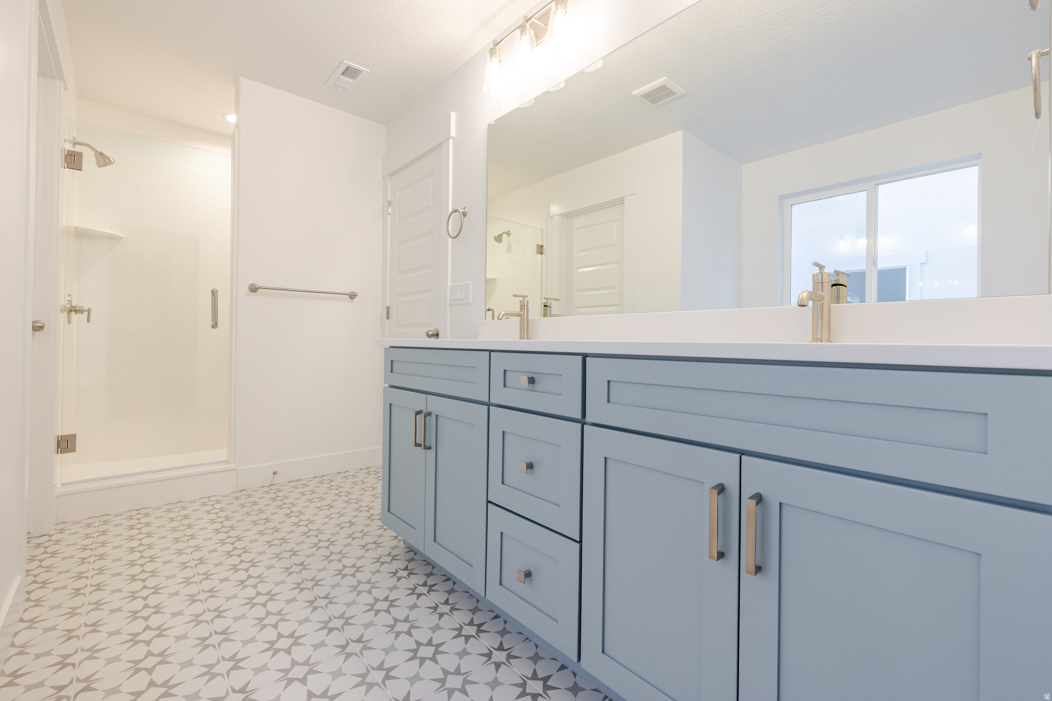 KING'S CANYON - Residential