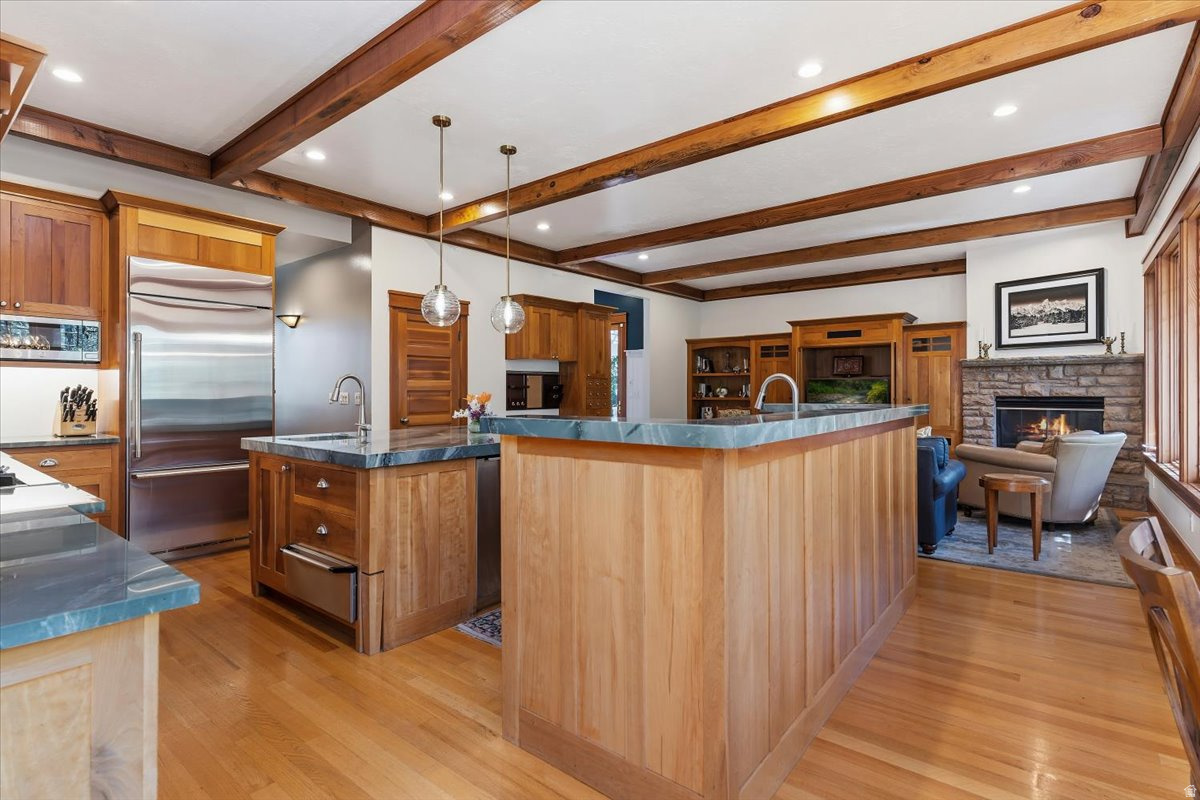 HIDDEN SHADOW ESTATE - Residential