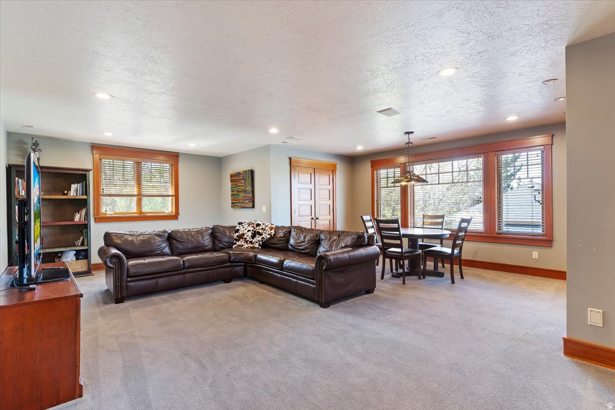 HIDDEN SHADOW ESTATE - Residential