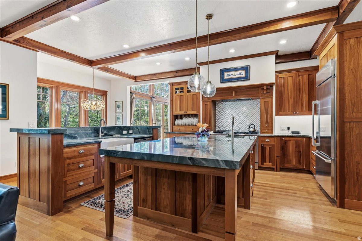 HIDDEN SHADOW ESTATE - Residential