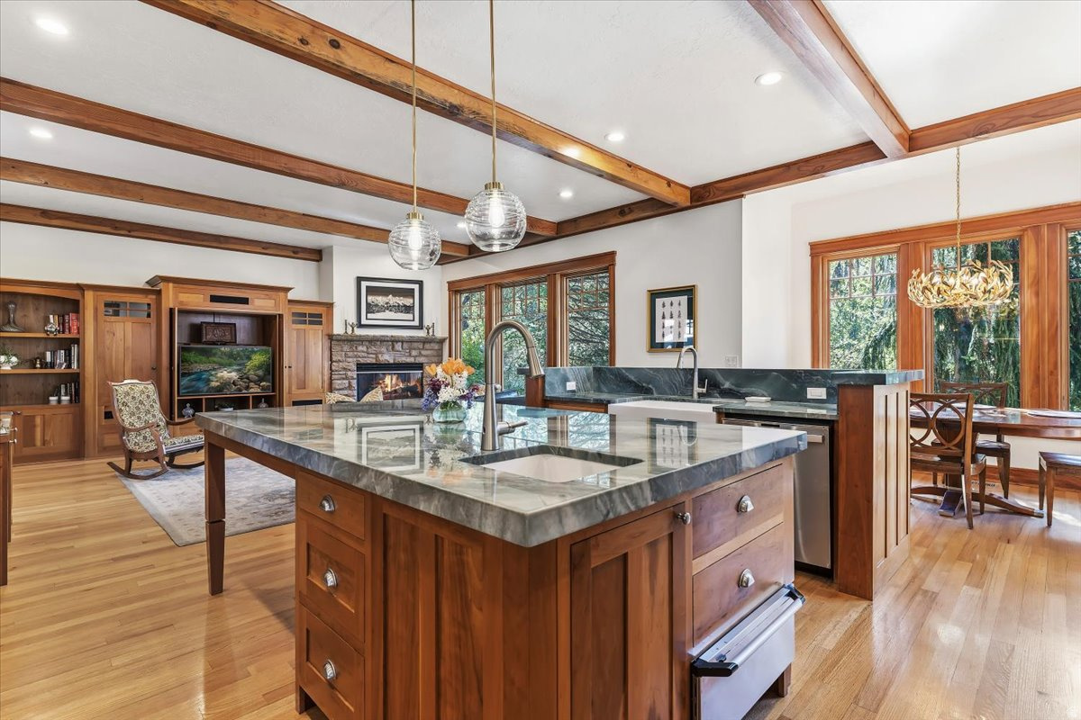 HIDDEN SHADOW ESTATE - Residential