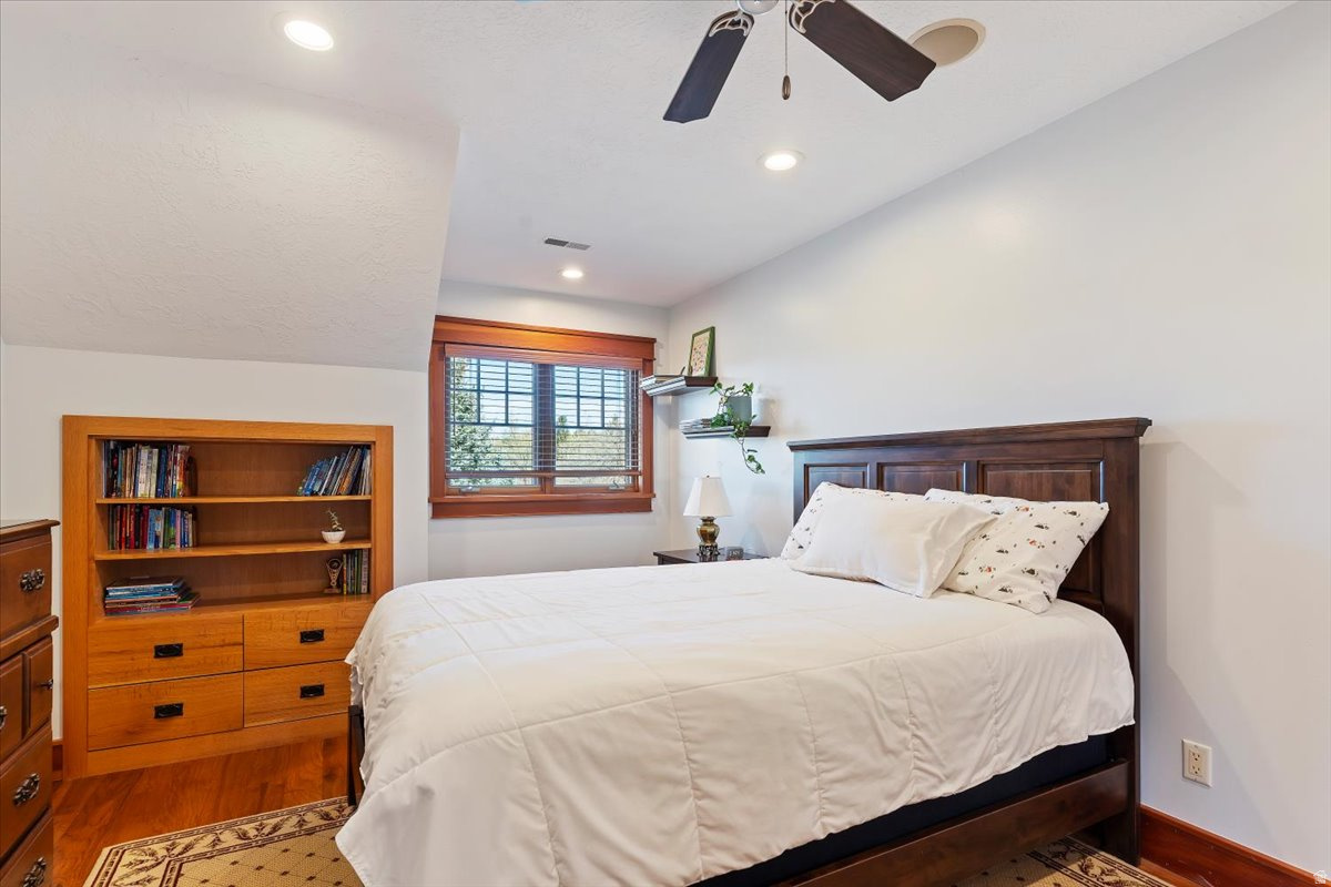 HIDDEN SHADOW ESTATE - Residential