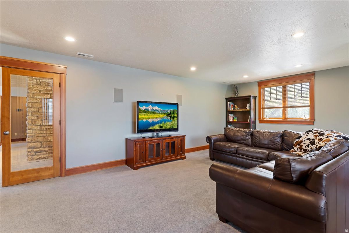 HIDDEN SHADOW ESTATE - Residential