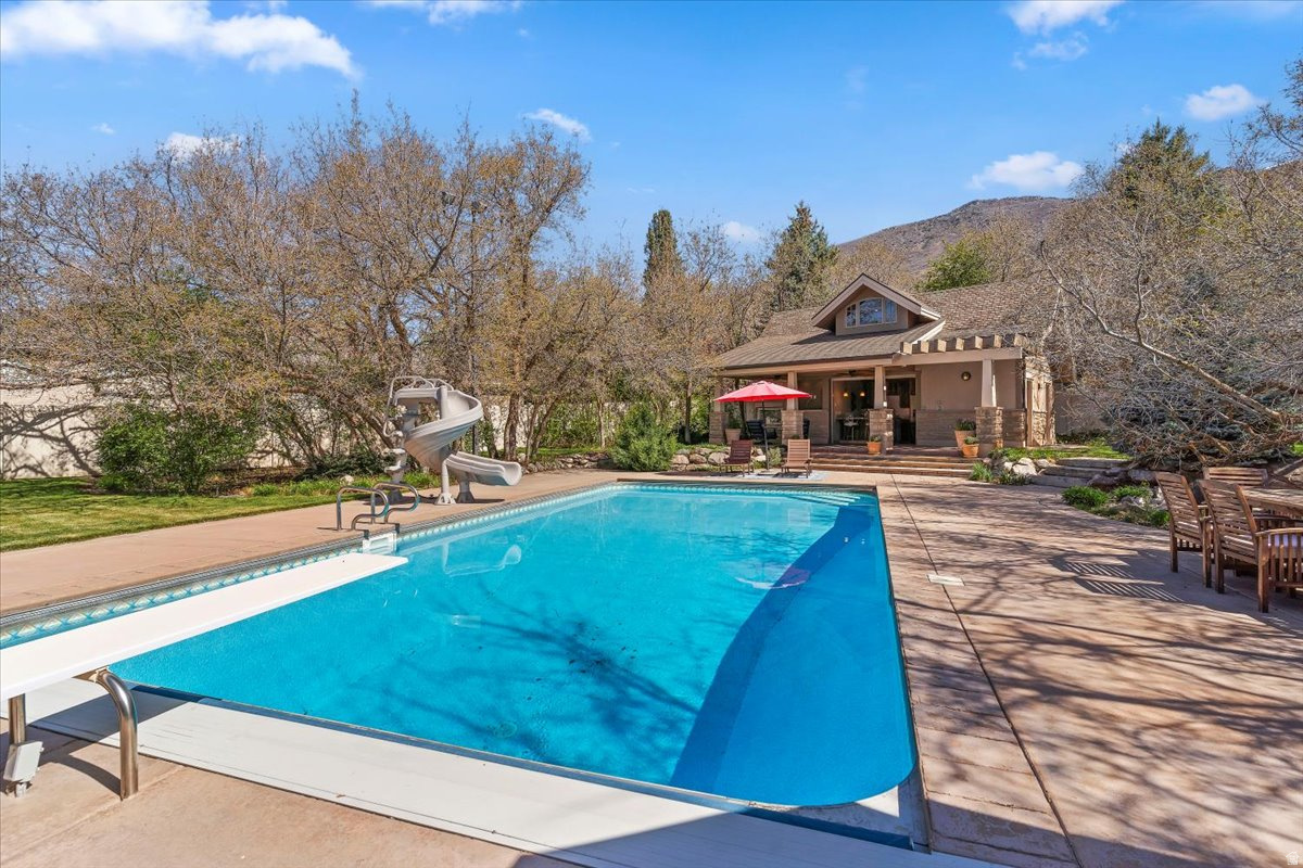 HIDDEN SHADOW ESTATE - Residential