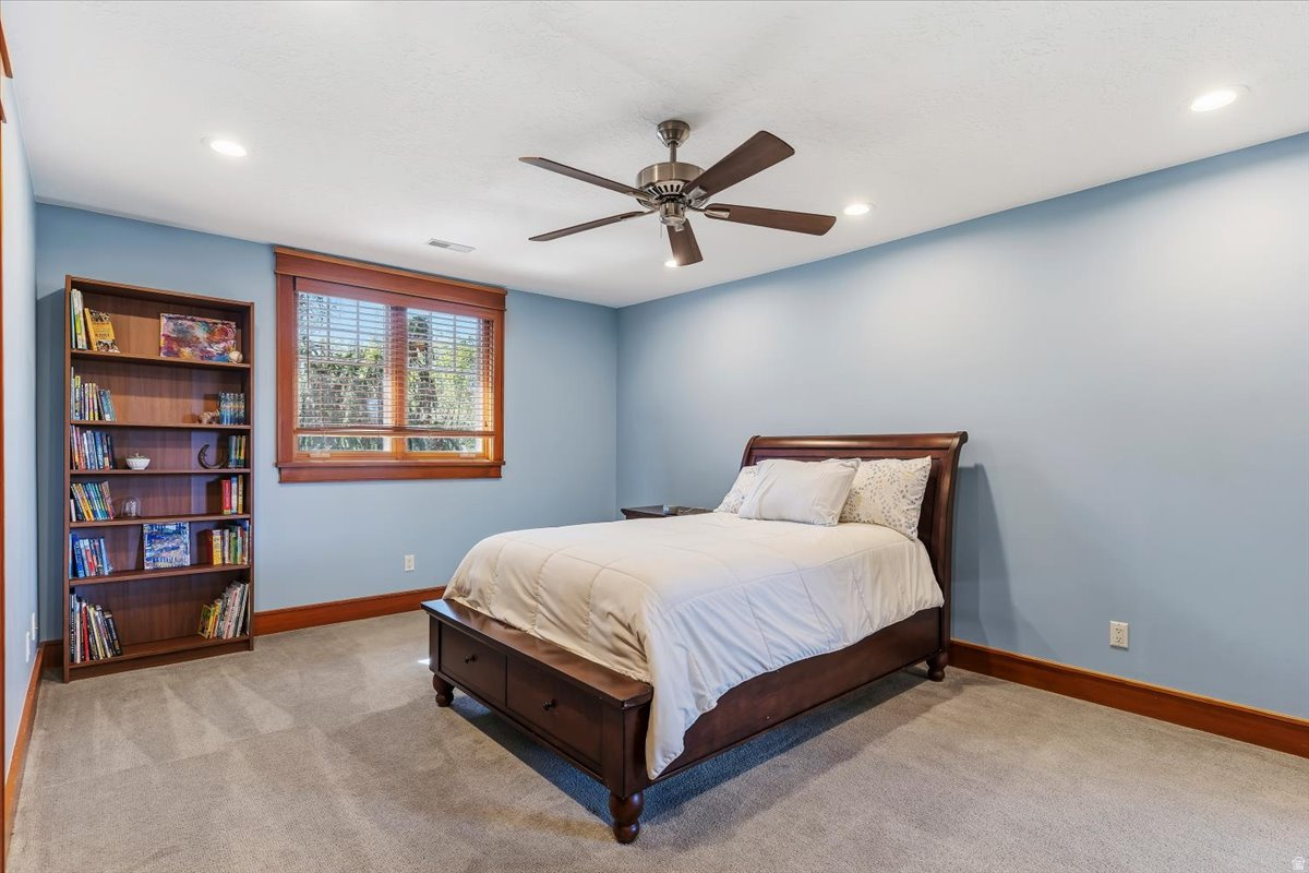 HIDDEN SHADOW ESTATE - Residential