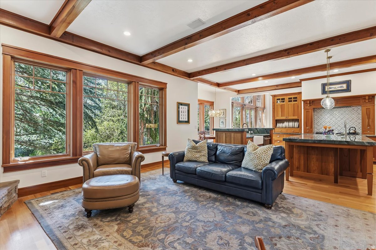 HIDDEN SHADOW ESTATE - Residential