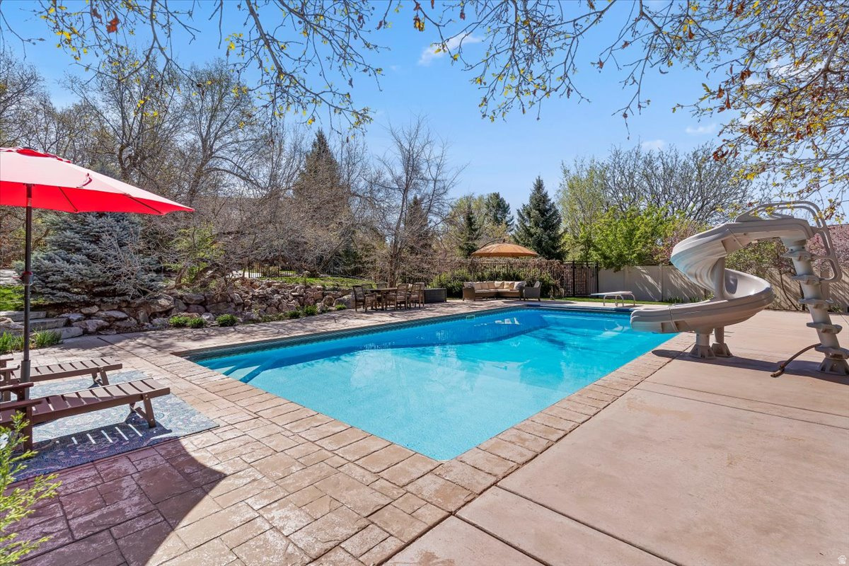 HIDDEN SHADOW ESTATE - Residential