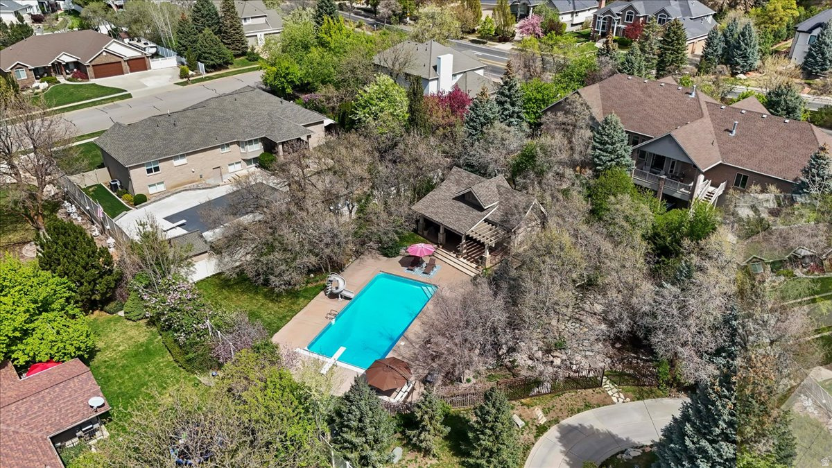 HIDDEN SHADOW ESTATE - Residential