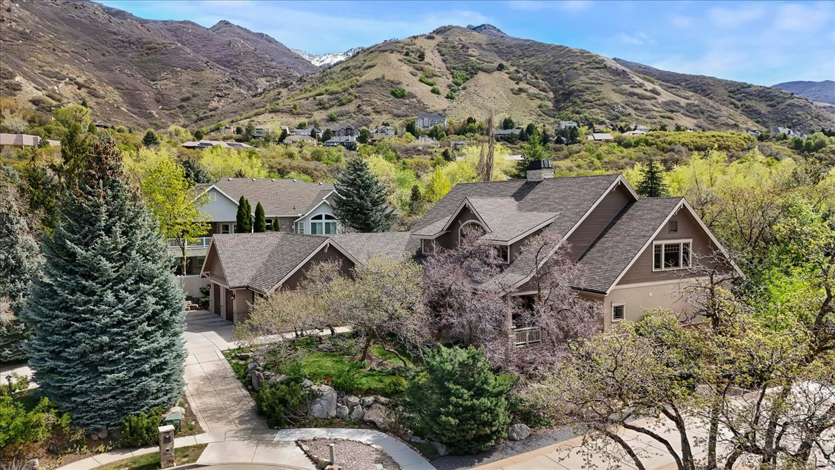 HIDDEN SHADOW ESTATE - Residential