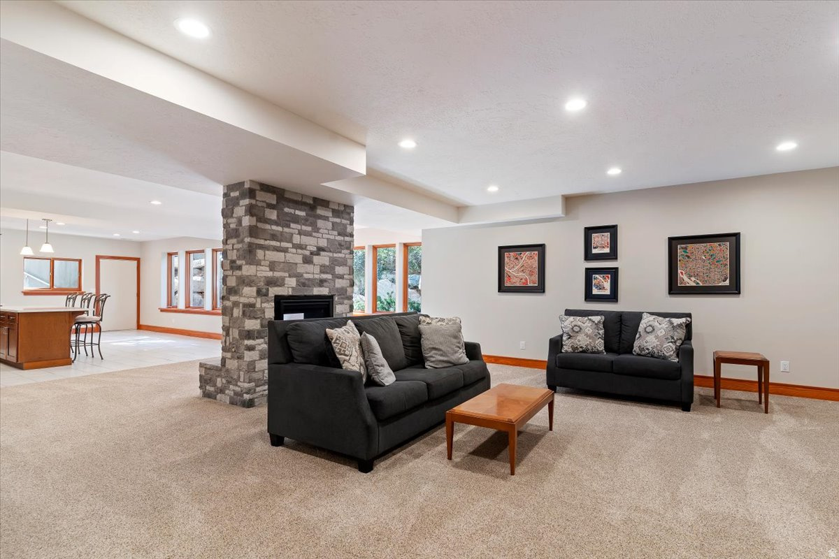 HIDDEN SHADOW ESTATE - Residential