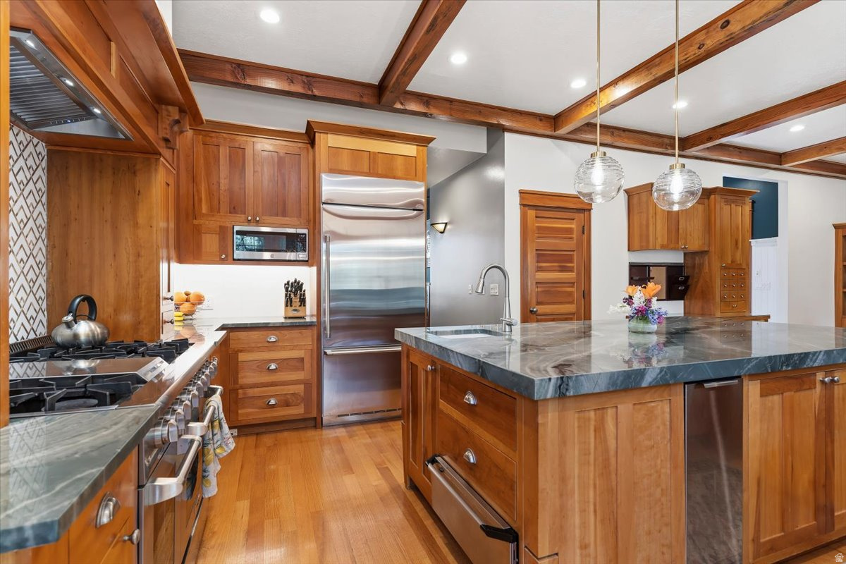 HIDDEN SHADOW ESTATE - Residential