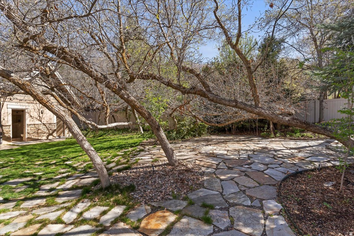 HIDDEN SHADOW ESTATE - Residential