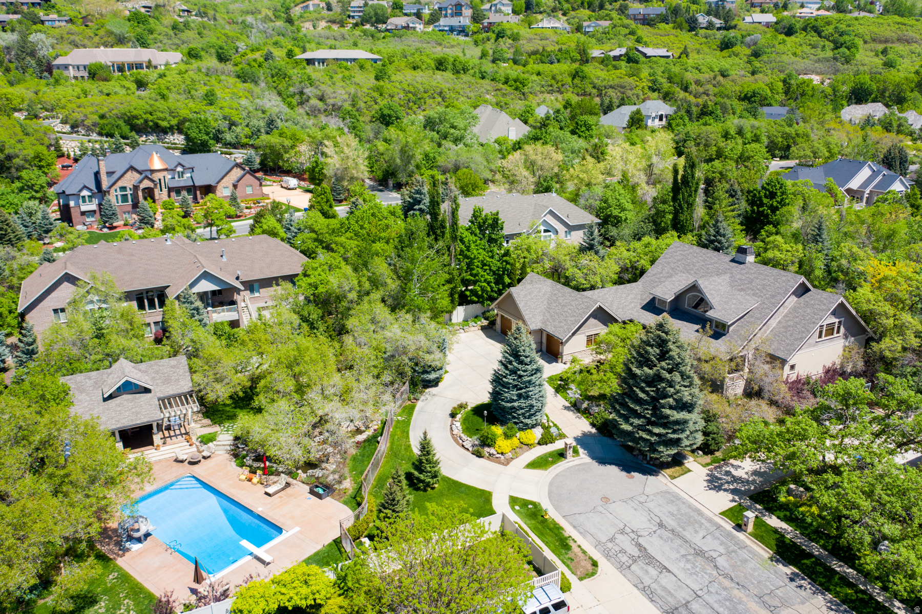 HIDDEN SHADOW ESTATE - Residential