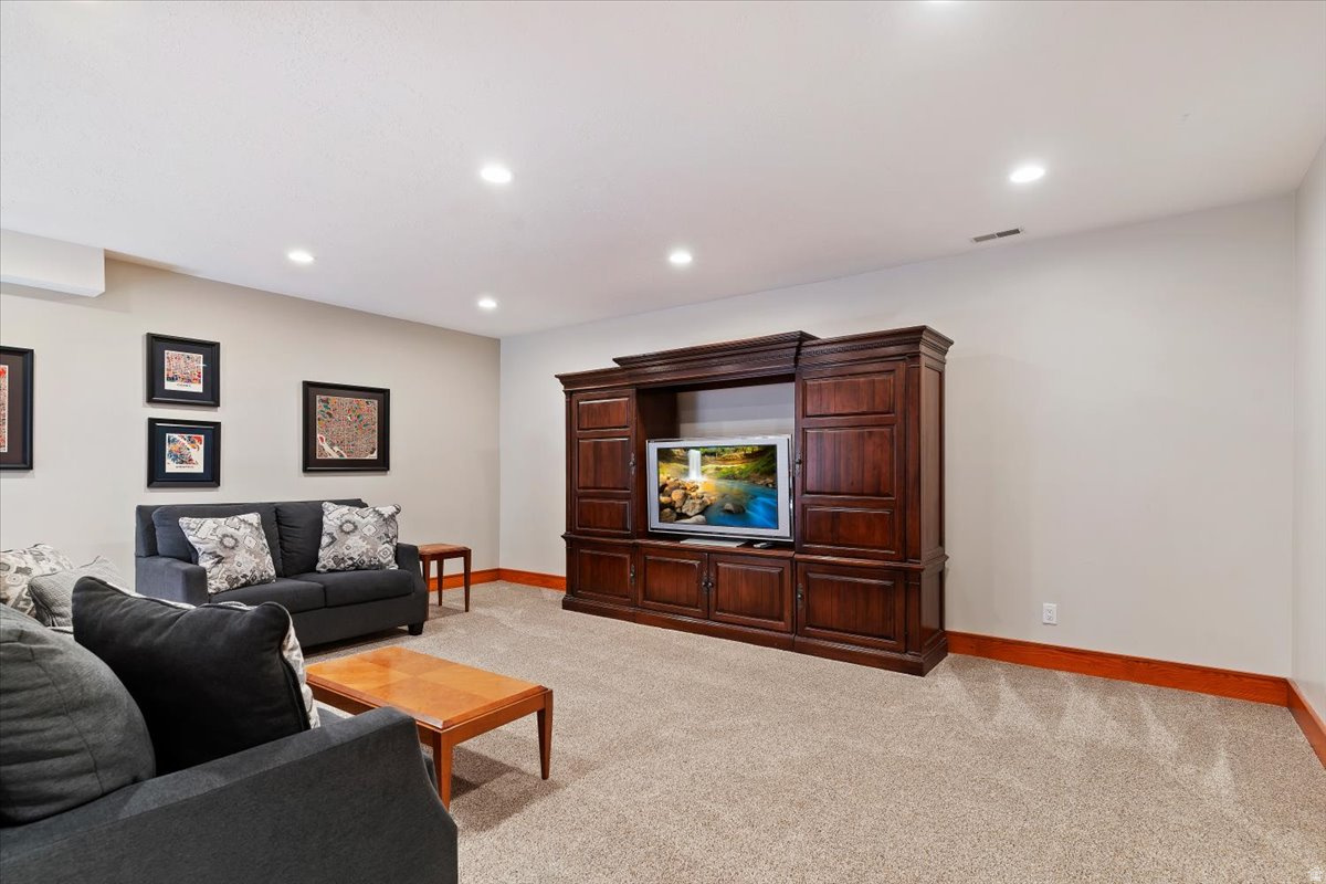 HIDDEN SHADOW ESTATE - Residential