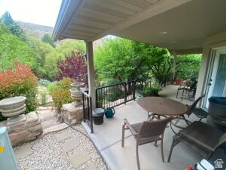 A very quiet & peaceful way to live your life.  Harrisburg, just minutes from St George, without the city noise & the traffic. The backyard feels like a private oasis.  Tree-filled open space, shaded, private & cool. One bed rm and a large bonus rm w/ murphy bed, desk, and treadmill.  Stick-built with 2X6 exterior, skylights & many other quality upgrades. Short walk to pool and clubhouse on the tree-lined streets. Oversized 2-car carport with beautiful outdoor lighting.