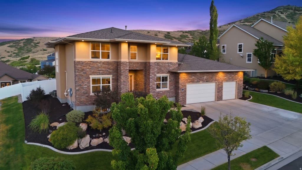 Photo of 5169 W ROLLING BROOK DR, Herriman, UT 84096 (MLS # 2170881)