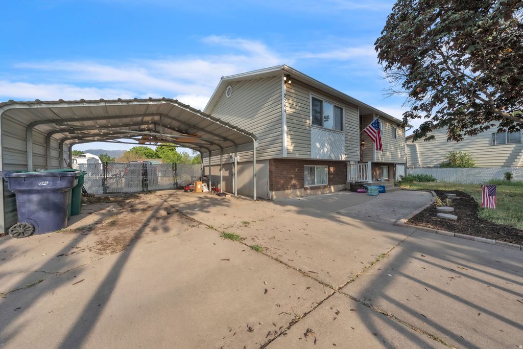Photo of 2264 S 100 W, Clearfield, UT 84015 (MLS # 2160468)