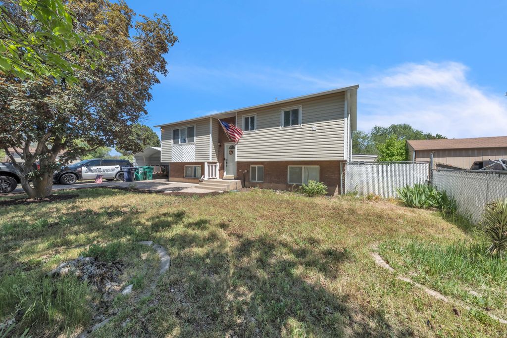 Photo of 2264 S 100 W, Clearfield, UT 84015 (MLS # 2160468)