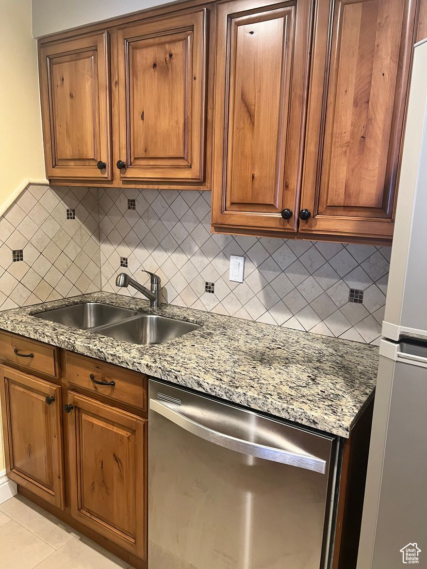Price Reduced! Great location! Darling condo with stainless steel appliances and granite countertops. Complex is close to grocery stores, restaurants, only 3 miles away from Weber State University, and very close access to Highway 89. Come tour today!