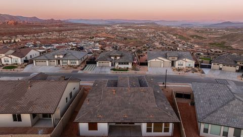 Tiny photo for 1579 HORIZON PKWY N #124, Washington, UT 84780 (MLS # 2142487)