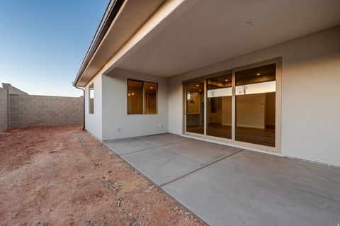 Tiny photo for 1579 HORIZON PKWY N #124, Washington, UT 84780 (MLS # 2142487)