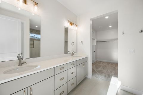 Tiny photo for 1579 HORIZON PKWY N #124, Washington, UT 84780 (MLS # 2142487)