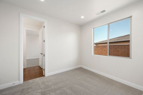 Tiny photo for 1579 HORIZON PKWY N #124, Washington, UT 84780 (MLS # 2142487)