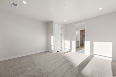 Tiny photo for 1579 HORIZON PKWY N #124, Washington, UT 84780 (MLS # 2142487)