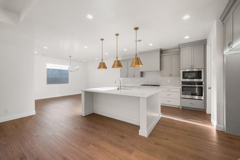 Tiny photo for 1579 HORIZON PKWY N #124, Washington, UT 84780 (MLS # 2142487)