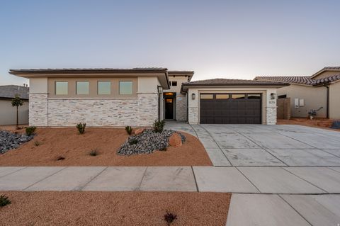 Tiny photo for 1579 HORIZON PKWY N #124, Washington, UT 84780 (MLS # 2142487)