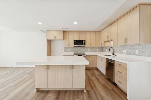 Tiny photo for 252 N MAIN ST, Bountiful, UT 84010 (MLS # 2152704)