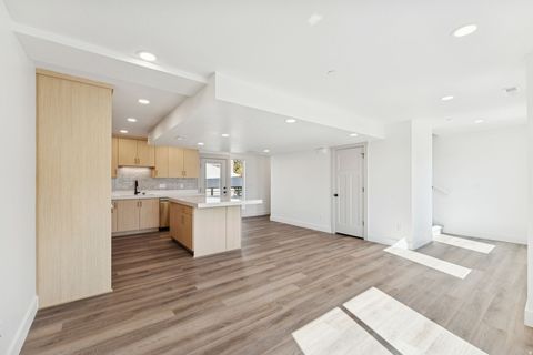 Tiny photo for 252 N MAIN ST, Bountiful, UT 84010 (MLS # 2152704)