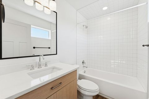 Tiny photo for 252 N MAIN ST, Bountiful, UT 84010 (MLS # 2152704)