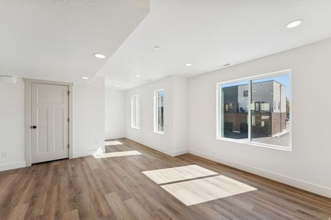 Tiny photo for 252 N MAIN ST, Bountiful, UT 84010 (MLS # 2152704)